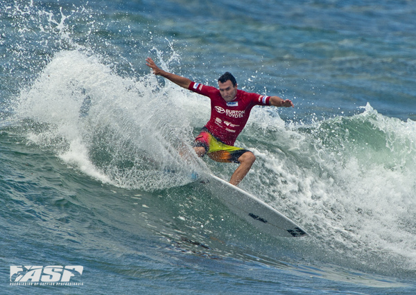 Reigning ASP World Champion Joel Parkinson (Gold Coast, QLD/AUS) won his first heat of 2013 at the Burton Toyota Pro at Surfest Newcastle today. 