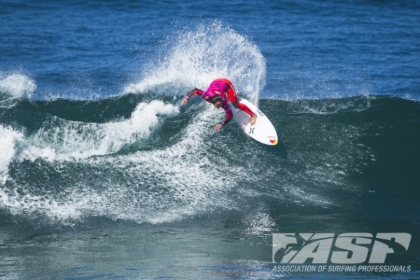 Carissa Moore (HAW), 21, into the Quarterfinals of the EDP Cascais Girls Pro presented by Billabong