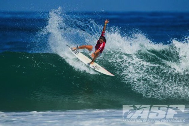 Johanne Defay led the ladies front while advancing to the Semifinals of the Airwalk Lacanau Pro Junior.