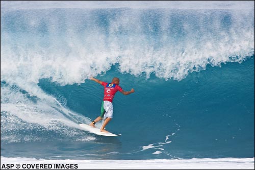 Bobby Martinez (CA, USA) racking up some tube time during the 2006 Rip Curl Pipeline Masters. Pic Credit ASP Tostee
