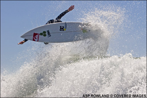 Boost Mobile Pro Surf Contest: Giant-slayer Dane Reynolds dispatched current ASP World Tour ratings leader Mick Fanning in one of the best displays of progressive surfing.  Photo Credit ASP Tostee